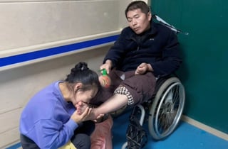 "아내가 매일 발가락 깨물어"...아이 구하다 식물인간 남편에 '기적'