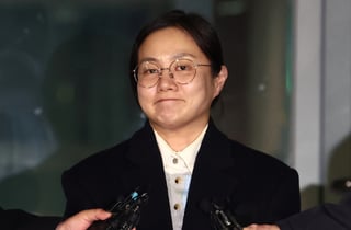 '갑질 의혹' 박나래, 검찰 송치..."술잔 던졌다" 매니저 고소 7개월 만