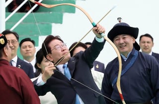 李대통령, 몽골 대통령 부부와 '환송 오찬'…조랑말 2마리 선물도