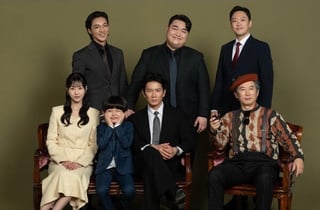 '아파트' 지성·하윤경, 가짜 결혼식 다음은 가족사진