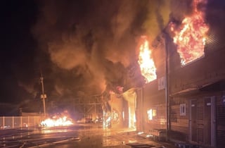 파주 창고 화재, 주변 10개동 옮겨붙어...소방관 140명·무인로봇 투입 '초진'
