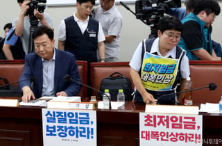 최저임금 전쟁 '소상공인 vs 알바생'…누가 이들을 링 위에 올렸나
