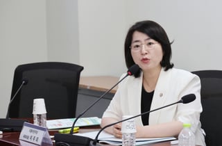 與 "16일까지 원구성 마무리…국회의장에 이번주 본회의 개최 요청"