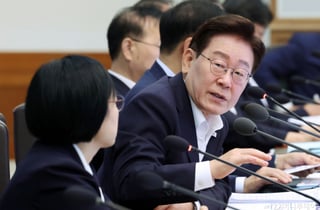 李대통령 "세금으로 집값 잡겠다는 게 아냐…결단의 문제"