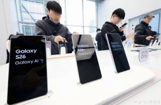 스마트폰 시장 역성장에도… 삼성·애플은 '미소'