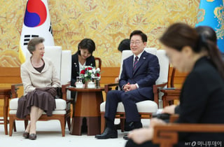 李대통령, 英 앤 공주 접견…"엘리자베스 여왕 들른 안동, 내 고향"