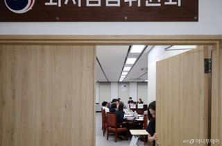 내년 최저임금 380원 오른 1만700원…경영계 "동결 못해 아쉬워"