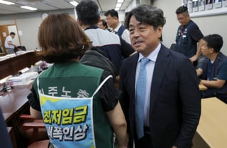 내년 최저임금 3.7% 오른 1만700원, 월 224만원…300만 근로자 영향