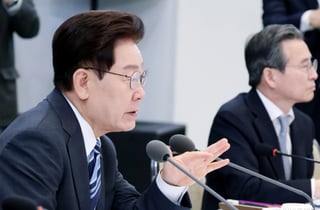 李대통령 "옆자리에 이성 앉히지 마라…마인드 자체가 인격모독" 질타