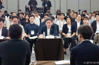 "청년 대출 완화, 급하다고 소금물 마시냐"…부동산 토론회 '격론'