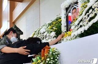 폭우에 수색 작전 투입된 스무살 해병, "구명조끼도 못 입었다"[뉴스속오늘]