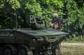 한화에어로 "전력화 일정 차질 없게"…국내 첫 UGV 전력화