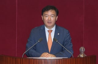 '부정선거' 강연 중 쓰러져 긴급 이송…민경욱, 이틀 만에 의식 찾았다