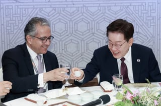 李대통령, 세계유산위 만찬서 "인류 이끄는 것, 총·칼 아닌 문화"