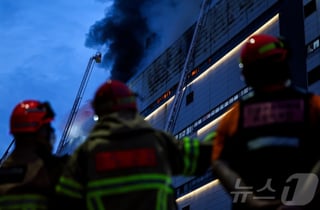 쿠팡 물류센터 화재 오후 11시 '초진목표' 무산…40시간째 계속