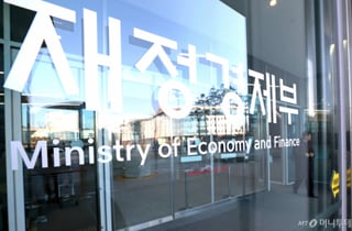 물납증권, 애물단지 되나 했는데…정부, TKG태광 지분 매각 추진