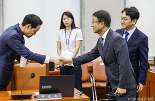 국회 운영위, 국힘 보이콧 속 전체회의…與 천준호 간사 선임