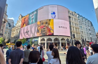 [르포]빨간 이층버스도, 피카딜리 광장도 온통 '갤럭시'…런던 한복판에 나부낀 언팩 초대장