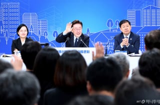 李, '실수요' 잔금·이주비 대출 푼다..전세·기존대출은 규제강화 예고