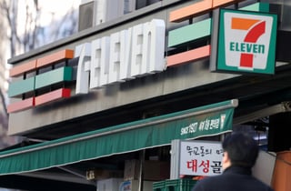 "어쩐지 없더라"...포켓몬 카드 빼돌려 100배 되판 日편의점 직원