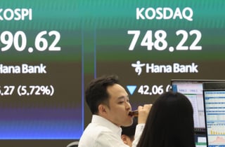 외인+기관 5조원 폭탄매도...코스피 '검은 금요일' 6700선 내줬다