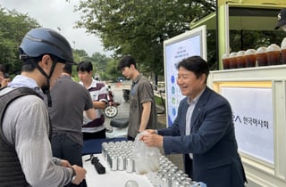 '폭염엔 멈춤도 전략'…우희종 회장 '안전'에 베팅하다
