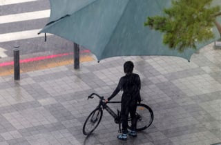 [내일 날씨] 낮 최고 36도 무더위…수도권·강원엔 소나기