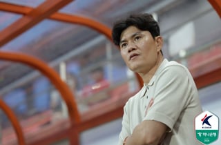 '최초 10경기 무패' 대기록 도전, 정경호 강원 감독 "별로 개의치 않는다... 욕심내면 안 돼" [안양 현장]