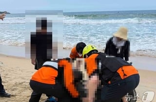 형제 구하려 물에 뛰어든 군인들 '심정지'…강원 바다서 수난사고 잇따라