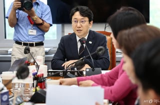 패스트트랙 심사 단축안, 與주도 운영소위 통과…330일→90일로