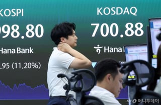 중국발 메모리 쇼크→삼전닉스 폭락...6천피 깨지고 코스닥 700선 붕괴