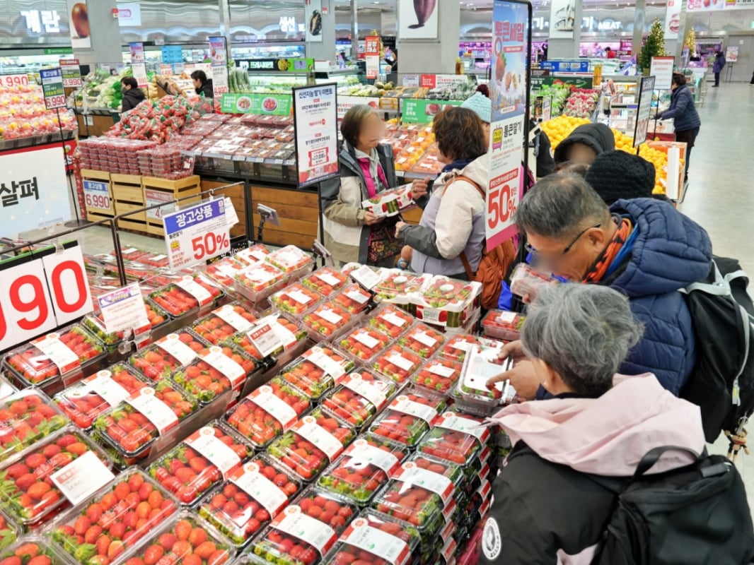 롯데쇼핑, 4분기 시작으로 실적 개선 기대…목표가 상향