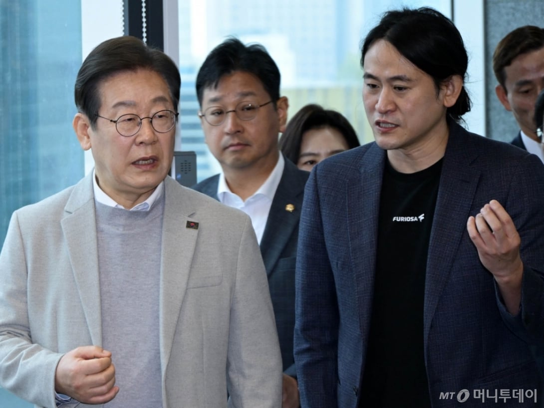 이재명이 만난 퓨리오사AI에 투자금 쏠리자 창업투자株 급등 - 머니투데이