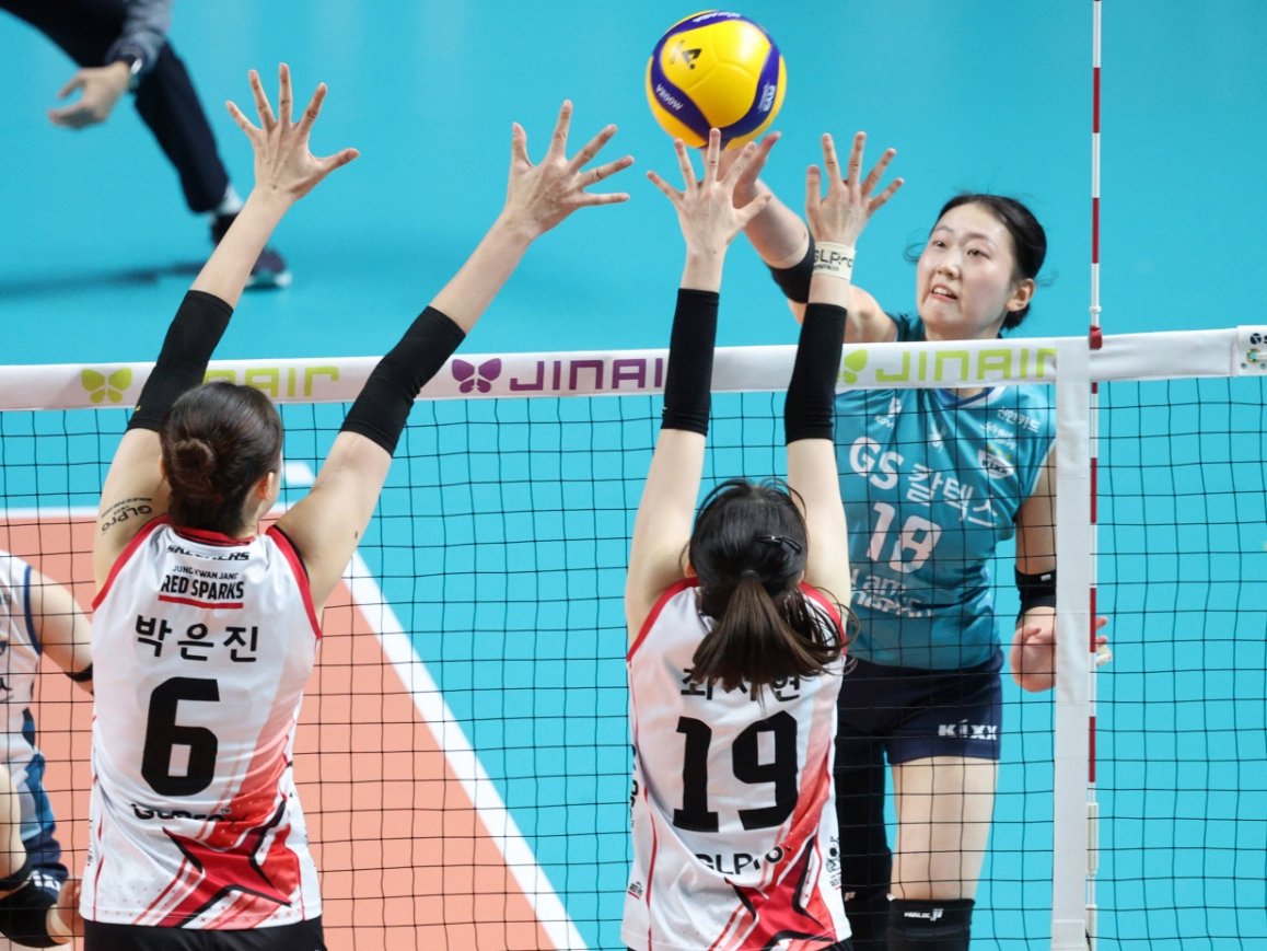 포토] 권민지 '대각선 어택' - 머니투데이