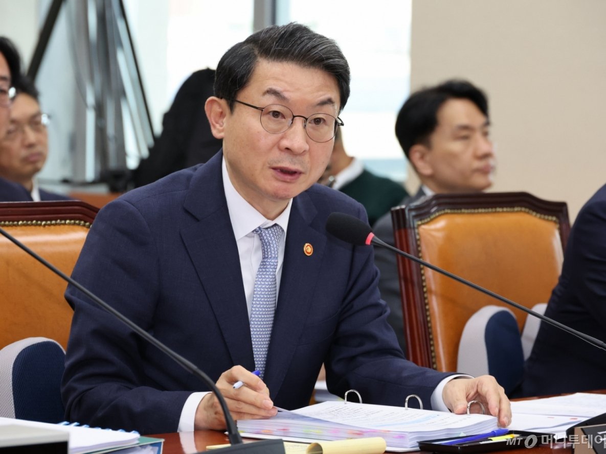 이억원, 조각투자 뛰어든 NXT에 