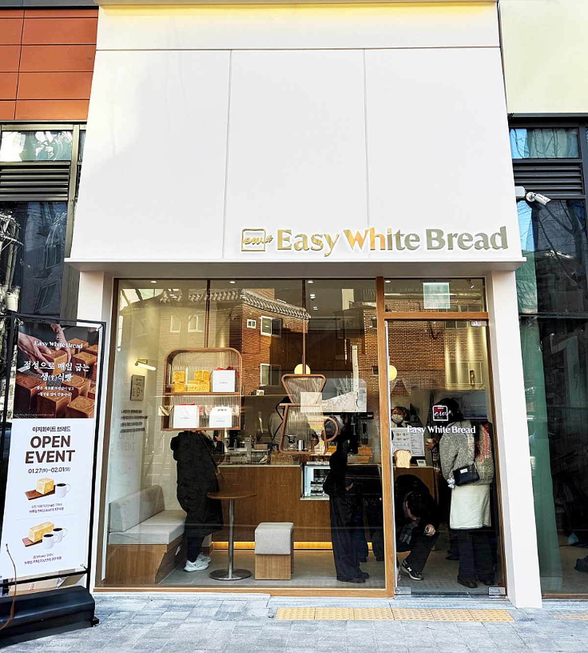 '한 잔에서 한 끼로'...품질 넘어 베이커리, 공간 등 커피 시장의 기준 '... - 뉴스 썸네일 이미지