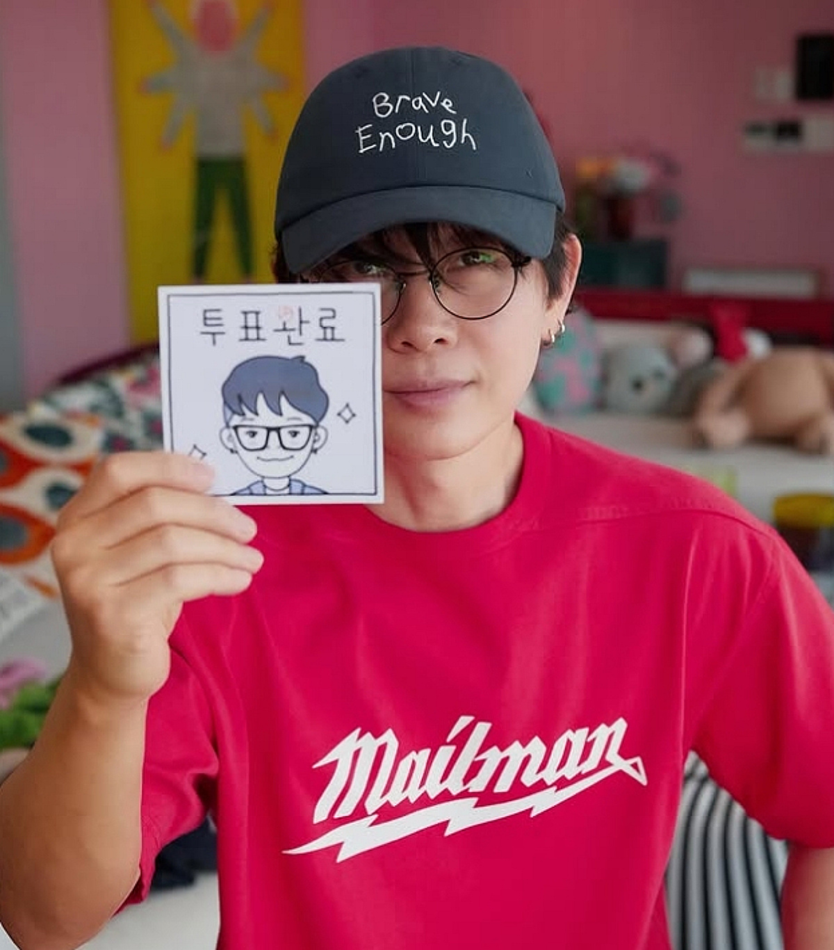 이승환, 빨간 티셔츠로 사전투표 인증 [스타이슈]