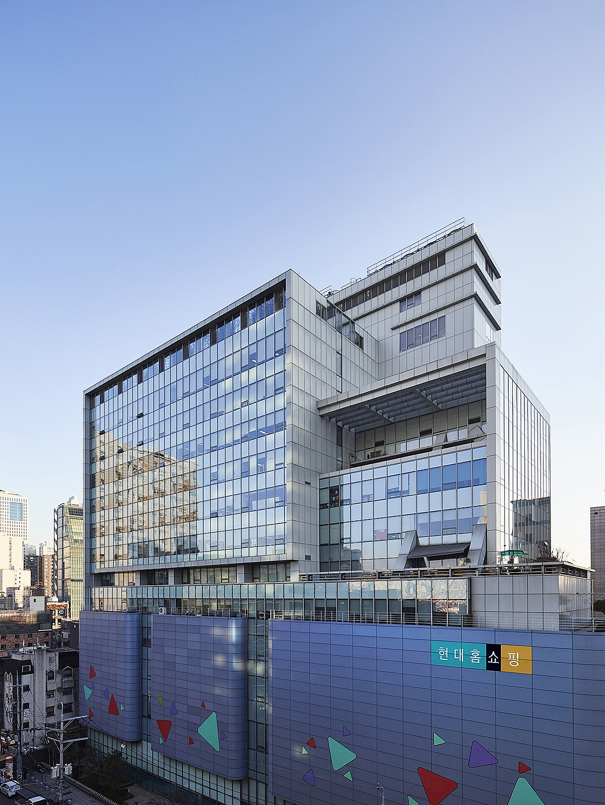 TV홈쇼핑, 패션 자회사 '동반 호조'...현대홈쇼핑, 성장 궤도 올랐다 - 뉴스 썸네일 이미지