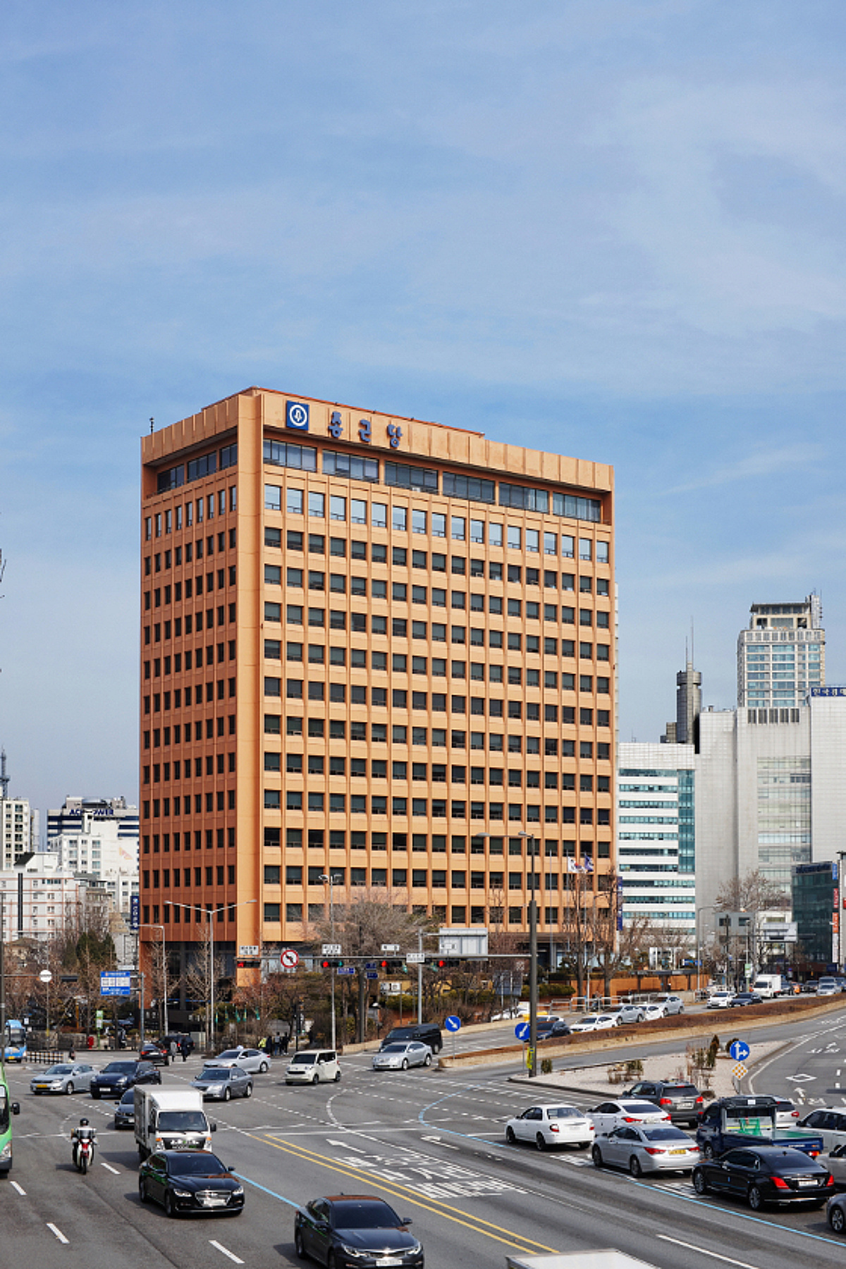 종근당 지분 증여 앞당긴 이장한 회장…3세 승계 작업 속도