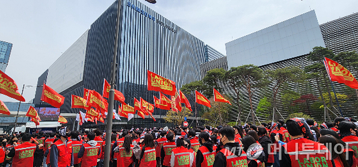삼성바이오 노조 첫 집회에 파업 긴장감↑..."변화 없다면 강행" - 뉴스 썸네일 이미지