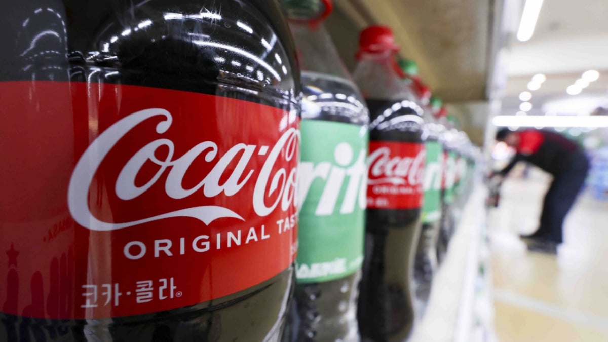 트럼프를 위한 콜라…코카콜라, 설탕 넣은 제품 미국서 만든다 - 머니투데이