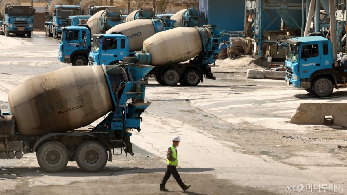 상반기 시멘트 판매 33년만에 2천만톤 밑으로..