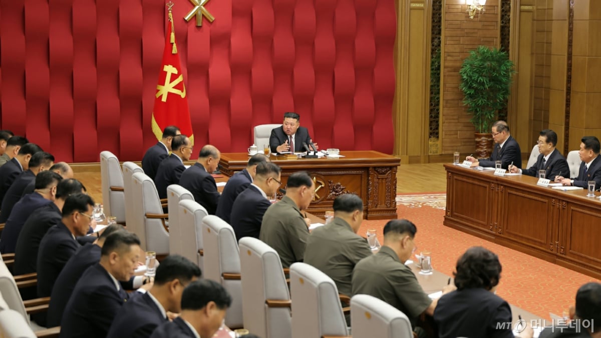 Chairman Kim Jong Un Presides Over Expanded Political Bureau Meeting… Reviewing Economic Achievements