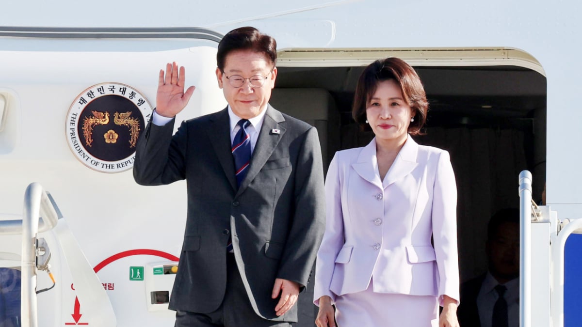 President Lee Jae-myung's Approval Rating Falls for 8 Consecutive Weeks, Hitting a New Low