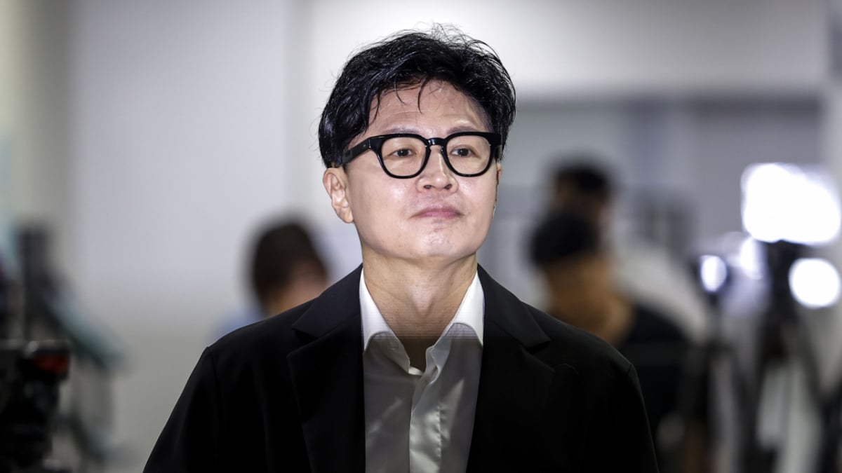 Rep. Han Dong-hoon protests the submission of his personal fundraising committee records as hearing request materials
