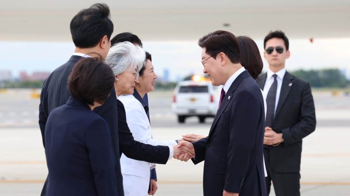 President Lee Jae-myung Arrives in New York for UN General Assembly… Attention Focused on Potential Meeting with Former President Trump