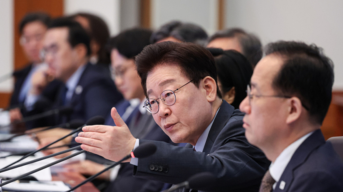 President Lee Jae-myung engages in direct communication via social media regarding prosecution reform and real estate policy