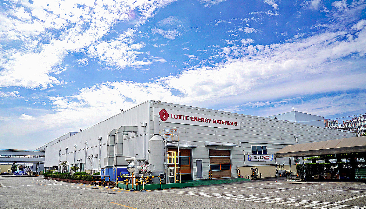 AI 성능 가르는 회로박도 품귀…日독점 시장에 도전장 낸 韓기업