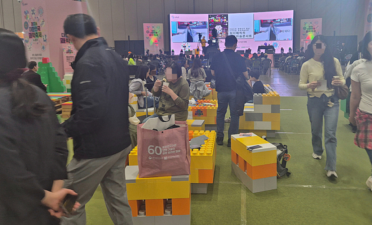 [르포]"여기가 HBM만드는 곳이야"...'이공계 전성시대' 입증한 모두의 과... - 뉴스 썸네일 이미지