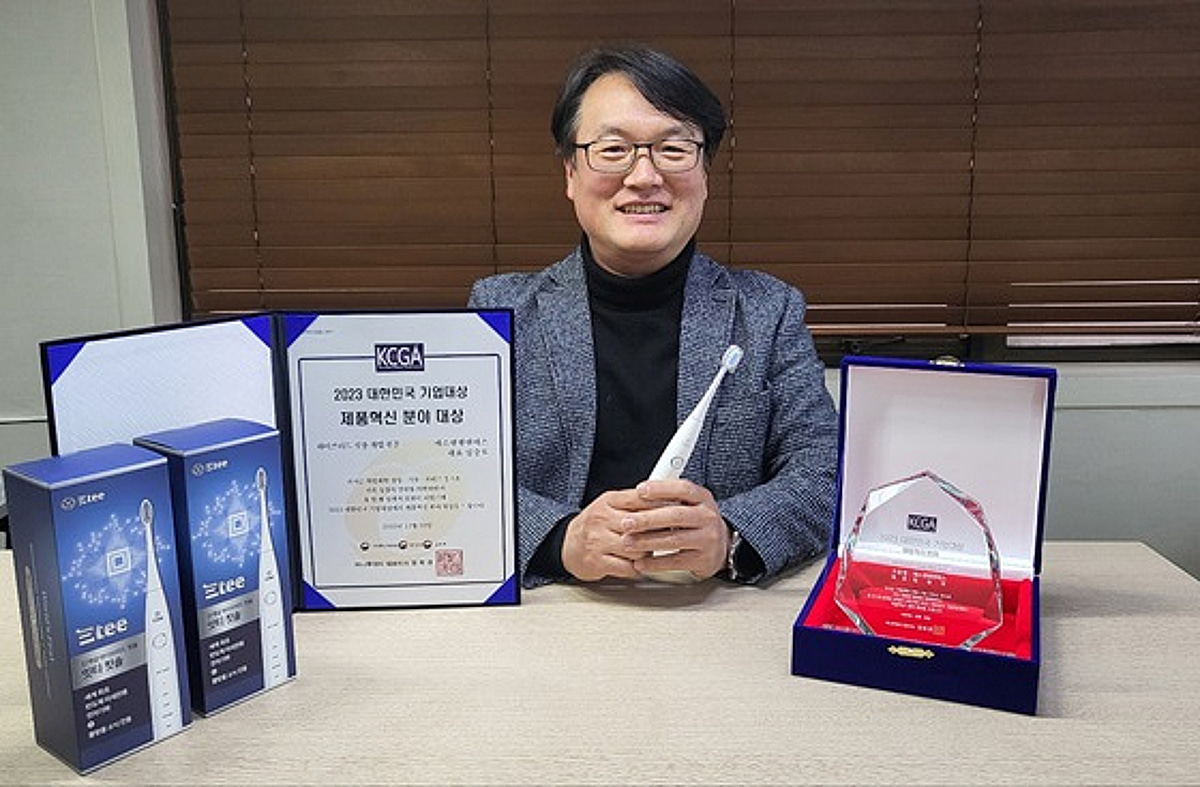 '하이브리드 칫솔' 에스엠 엘앤에스, 제품혁신 분야 '기업대상' - 뉴스 썸네일 이미지
